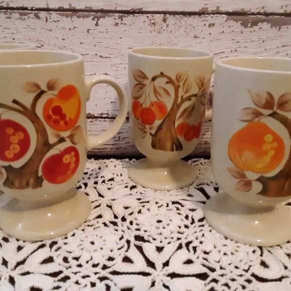 Retro 1960's - 6 Pedestal Mugs -  Peaches,  Apples, Cherries - Pop Art Design! - Picture 3 of 3